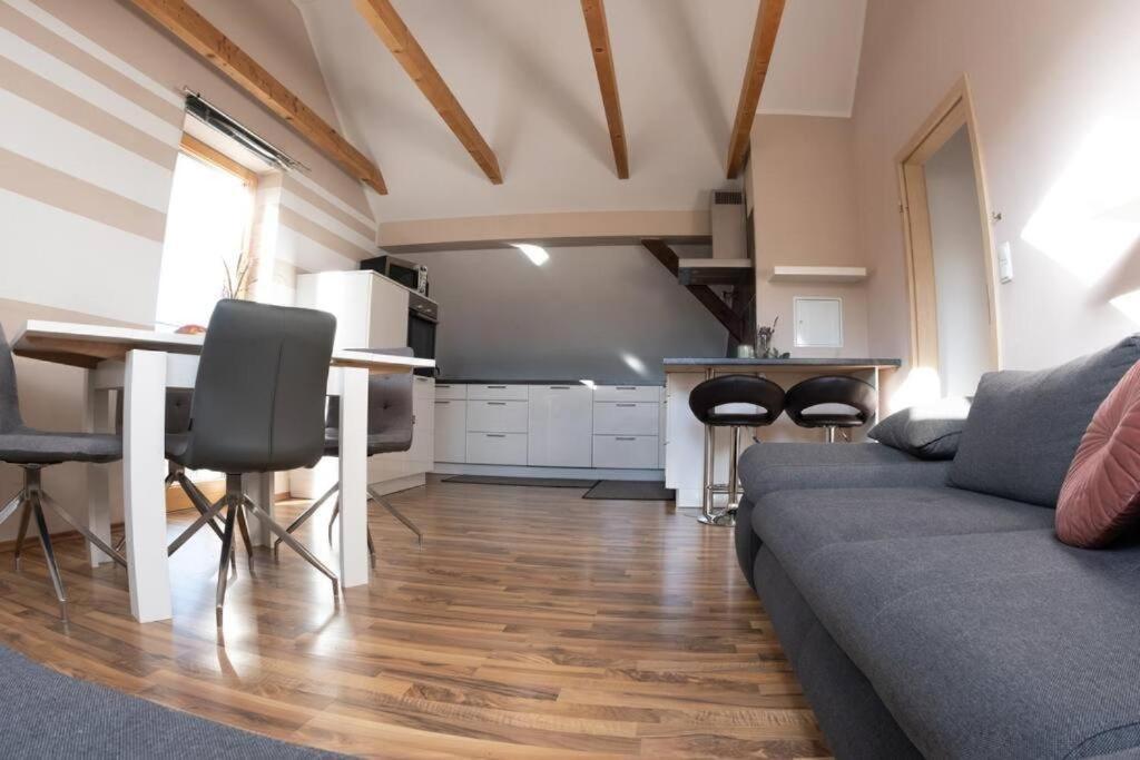 Moderne, Gemuetliche Dg-Wohnung In Ruhiger Lage Нойнбург форм Валд Екстериор снимка